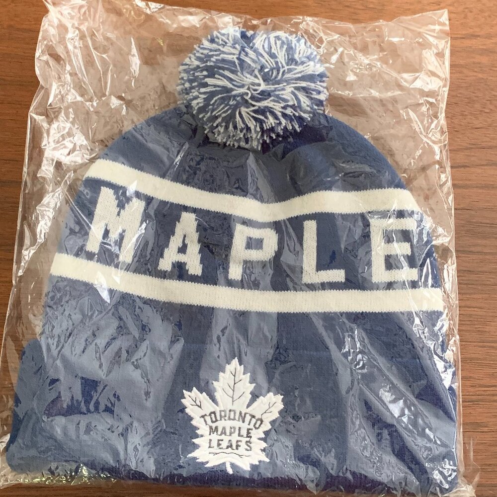 Toronto Maple Leafs Winter Hat / Toque. One Size
